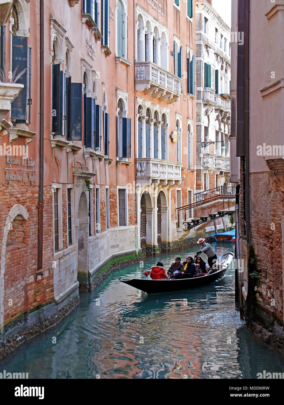 Vista sul canale veneziano, Italia Foto Stock