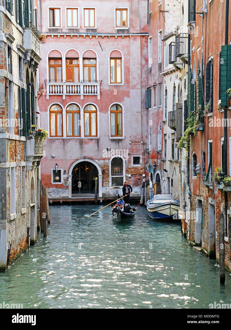 Vista sul canale veneziano, Italia Foto Stock