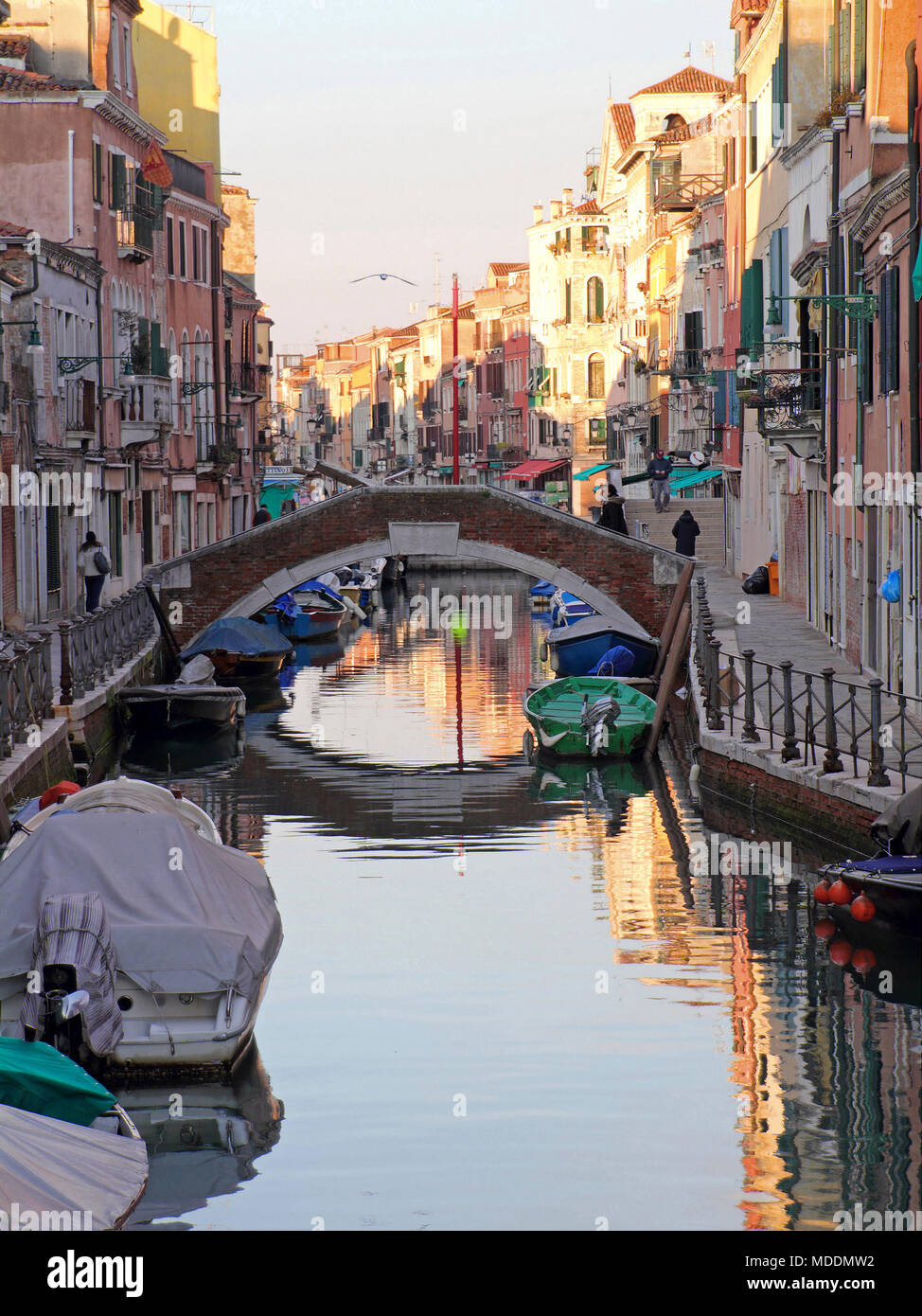 Vista sul canale veneziano, Italia Foto Stock