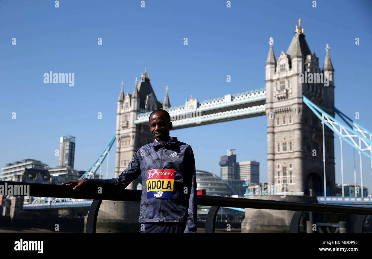 Etiopia's Guye Adola in posa per una foto nella parte anteriore del ponte della torre durante il media day al Tower Hotel, Londra. Foto Stock