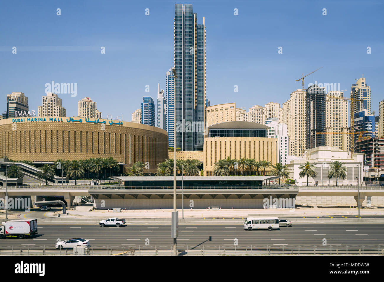 Iconico architettura moderna in Dubai Marina District, Emirates Foto Stock