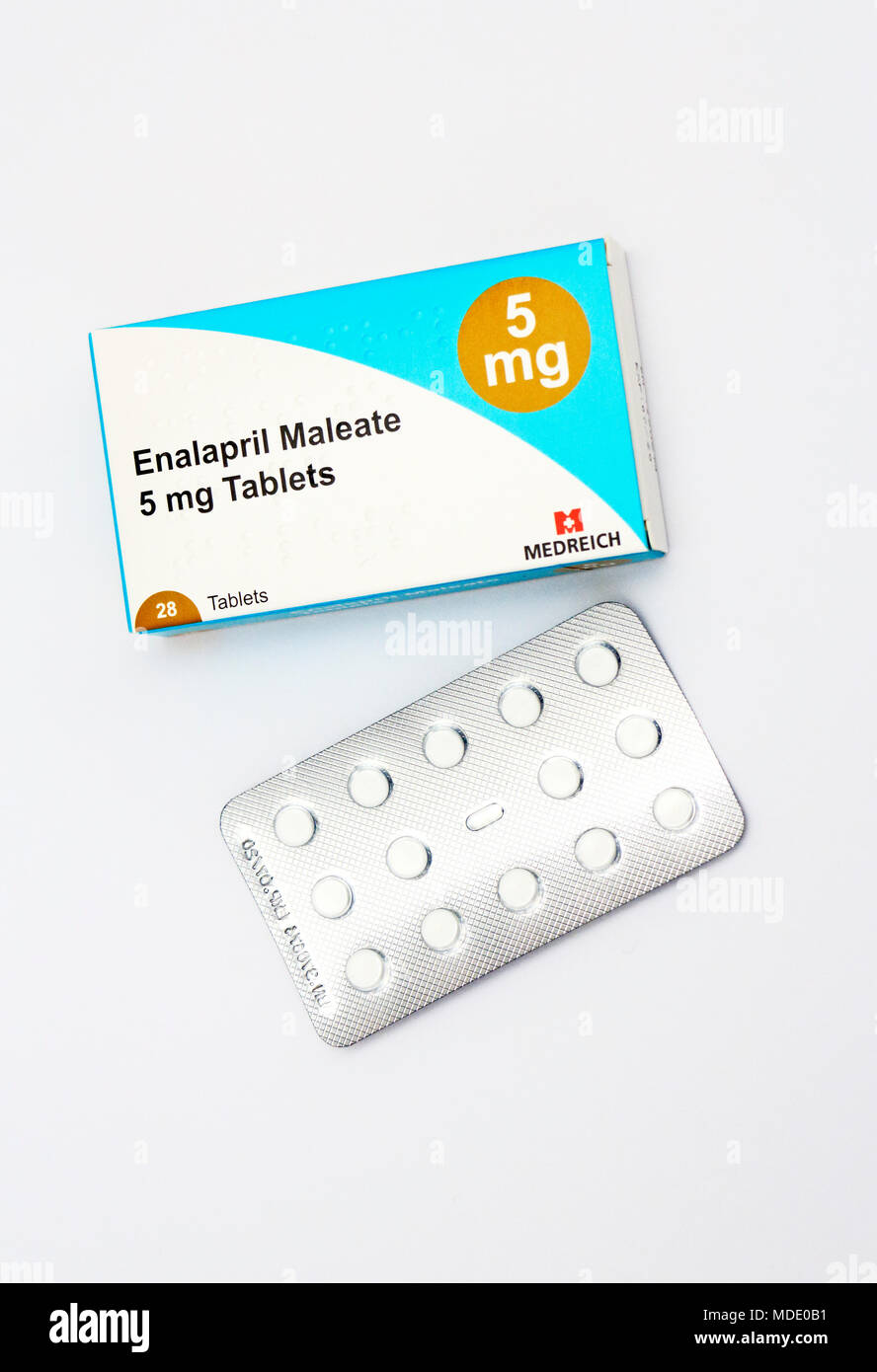 Un pacco di Enalapril Maleato 5 mg compresse per il trattamento di alta pressione sanguigna, insufficienza cardiaca, e prevenire i segni di insufficienza cardiaca. Foto Stock