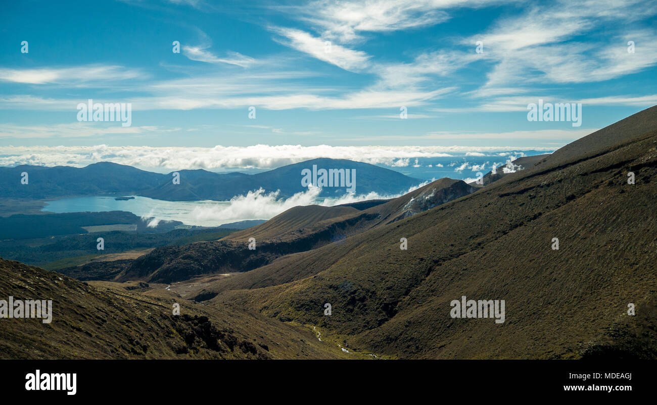 Viste panoramiche durante il passaggio delle Alpi di Tongariro nel Parco Nazionale di Tongariro, Nuova Zelanda Foto Stock