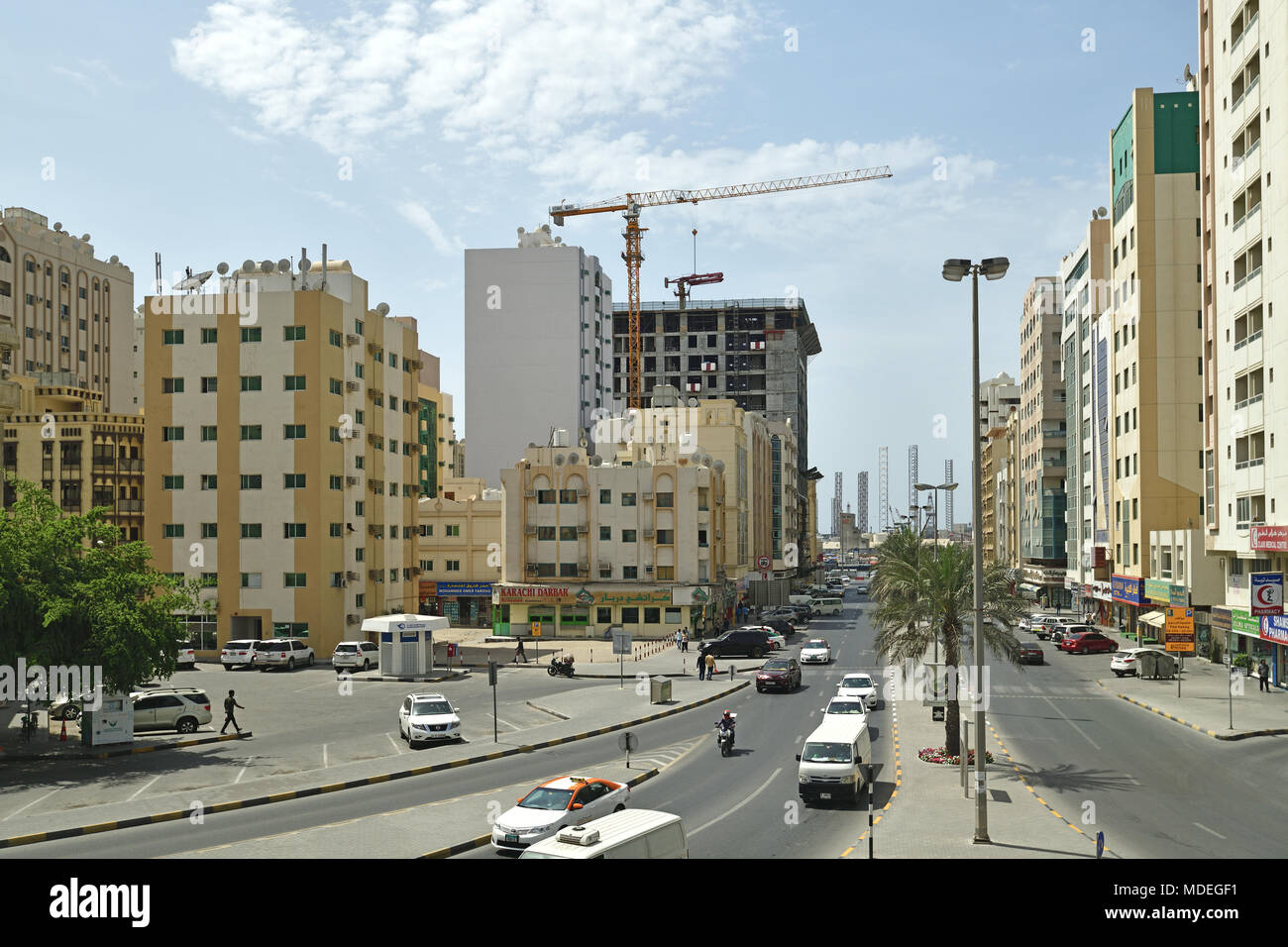 Sharjah Emirati Arabi Uniti - Aprile 8. 2018. Golfo Arabico St e una vista delle piattaforme petrolifere Foto Stock