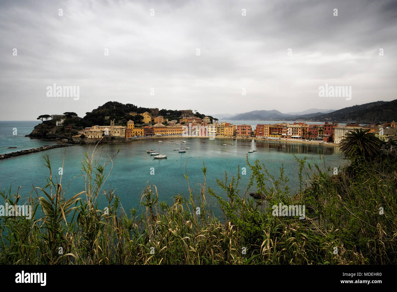 Bella tranquilla baia, diventando un hotspot turistico.Baia del Silenzio a Sestri Levante, Italia. Foto Stock