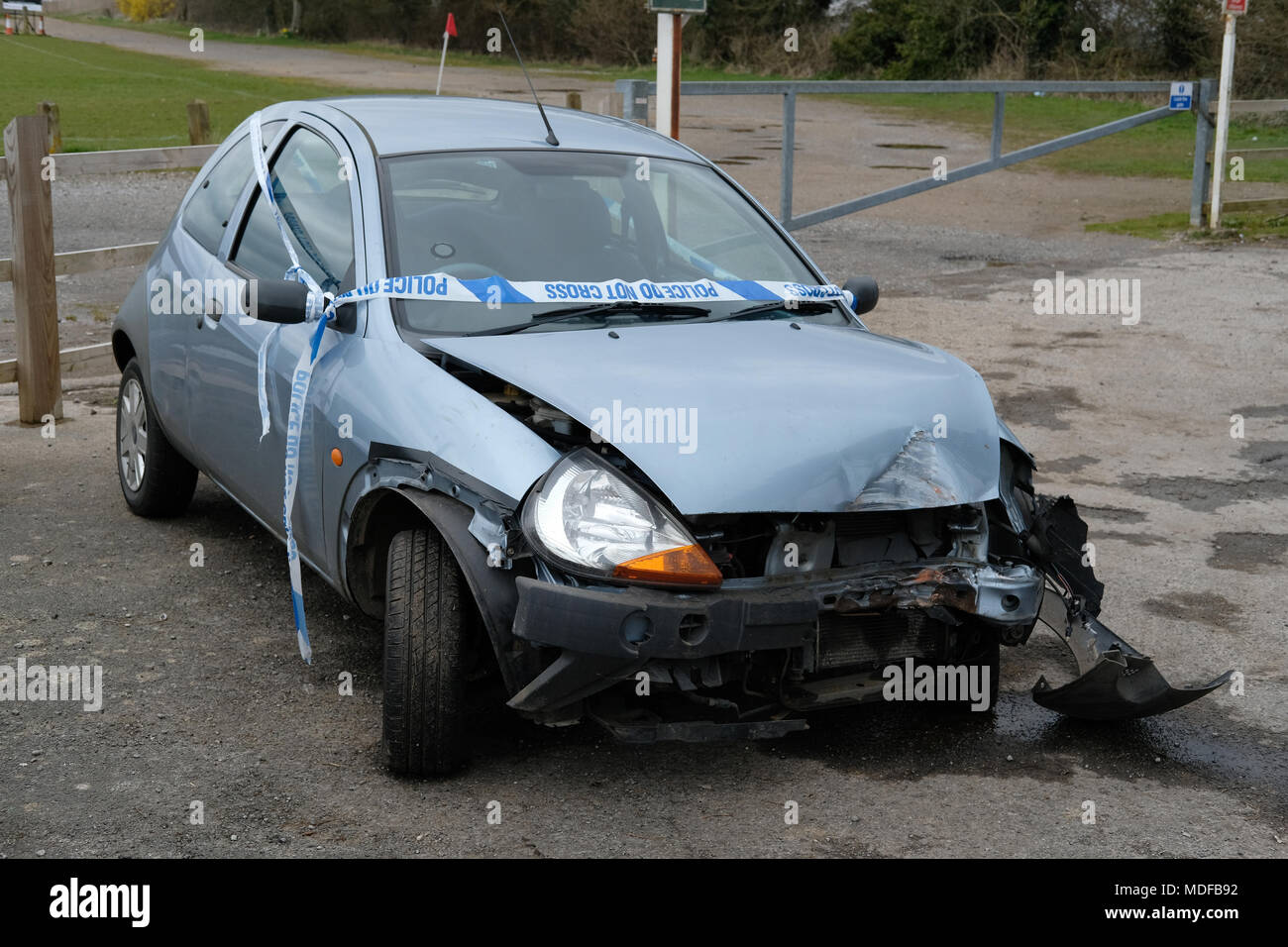 La vettura danneggiata dopo un incidente. Foto Stock