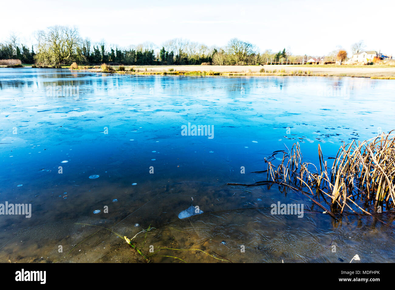 Lago ghiacciato, Congelato stagno, congelati bolle, lago ghiacciato, pericolo, pericoloso, acqua congelata, Stagno, lago, stagni, laghi, inverno, ghiaccio, ghiaccio, over, ghiacciato, Foto Stock