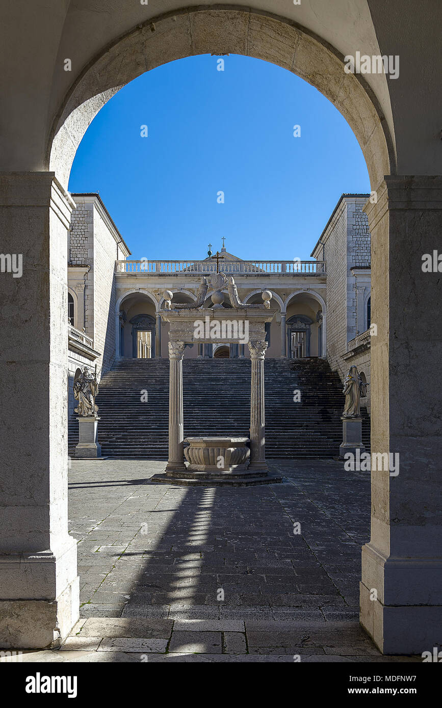 Il cortile della Abbazia di Montecassino Cassino, Lazio, Italia Foto Stock