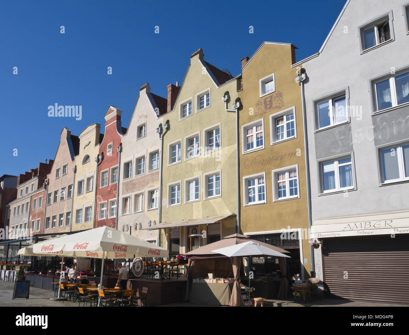 Vecchio edificio colorate facciate con ristoranti lungo la passeggiata del porto nella città principale, Glowne Miasto, Danzica Polonia Foto Stock