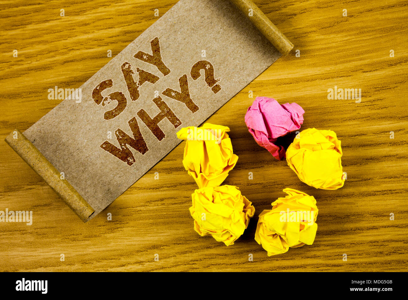 Parola di scrittura di testo dire perché la questione. Il concetto di business per dare una spiegazione esprimere le ragioni per chiedere una domanda Foto Stock