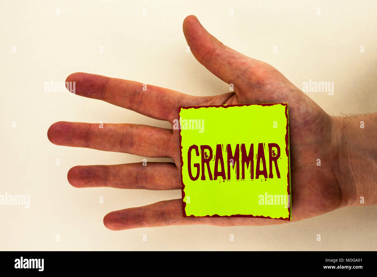 Parola di scrittura di testo di grammatica. Il concetto di business per il sistema e la struttura di una lingua corretta scrittura corretta regole scritte nota adesiva Carta posizionati il H Foto Stock