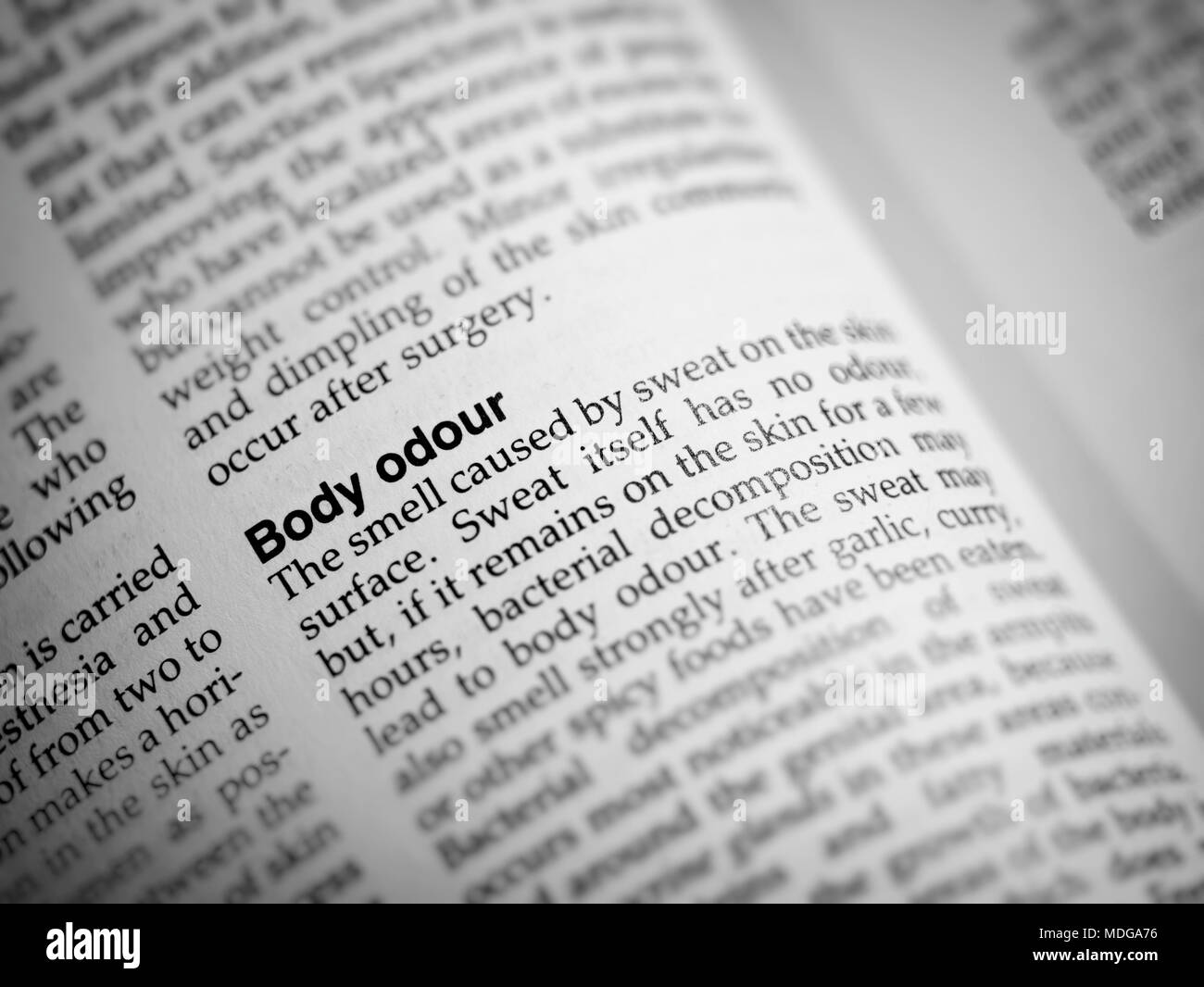 Definizione di odore del corpo come si trova nella famiglia completa Enciclopedia della Salute pubblicato da Dorling Kindersley. Foto Stock