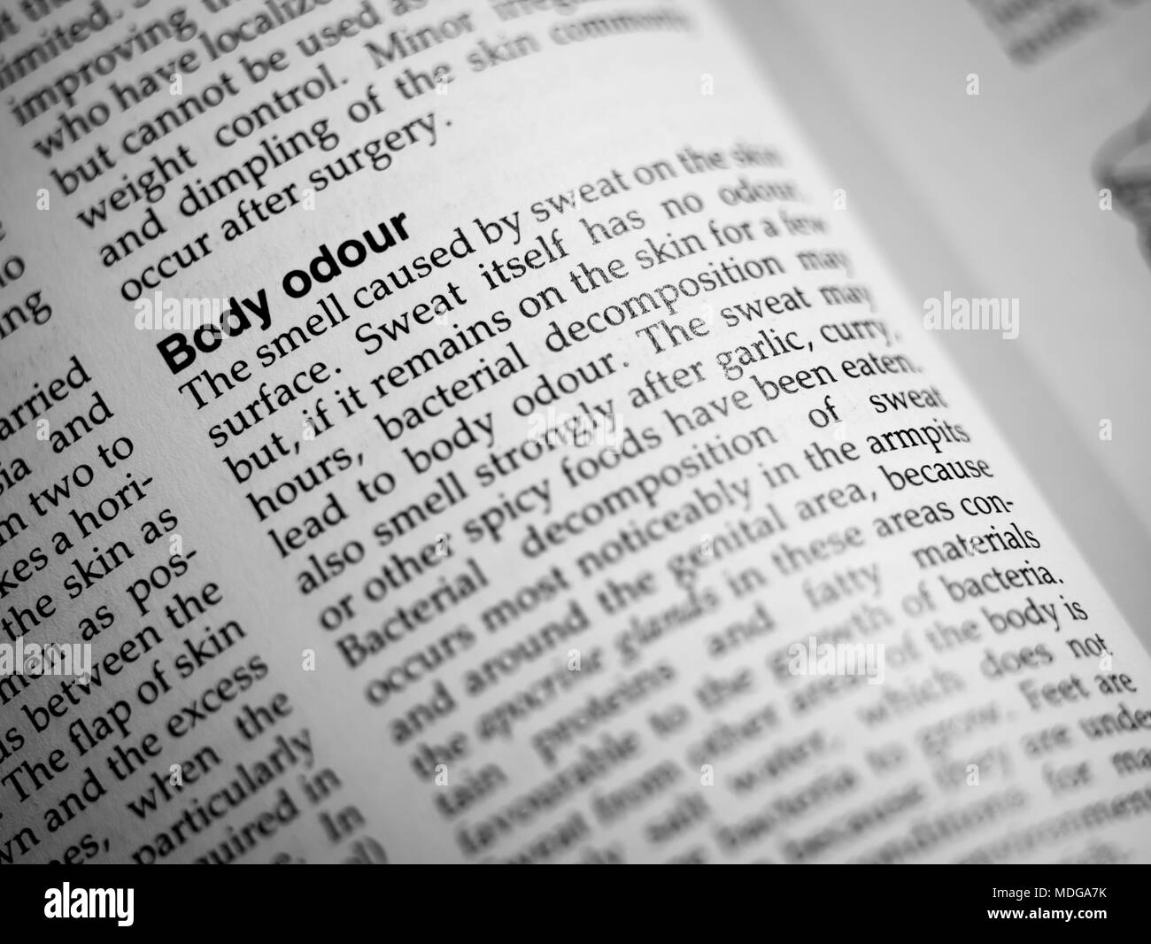 Definizione di odore del corpo come si trova nella famiglia completa Enciclopedia della Salute pubblicato da Dorling Kindersley. Foto Stock