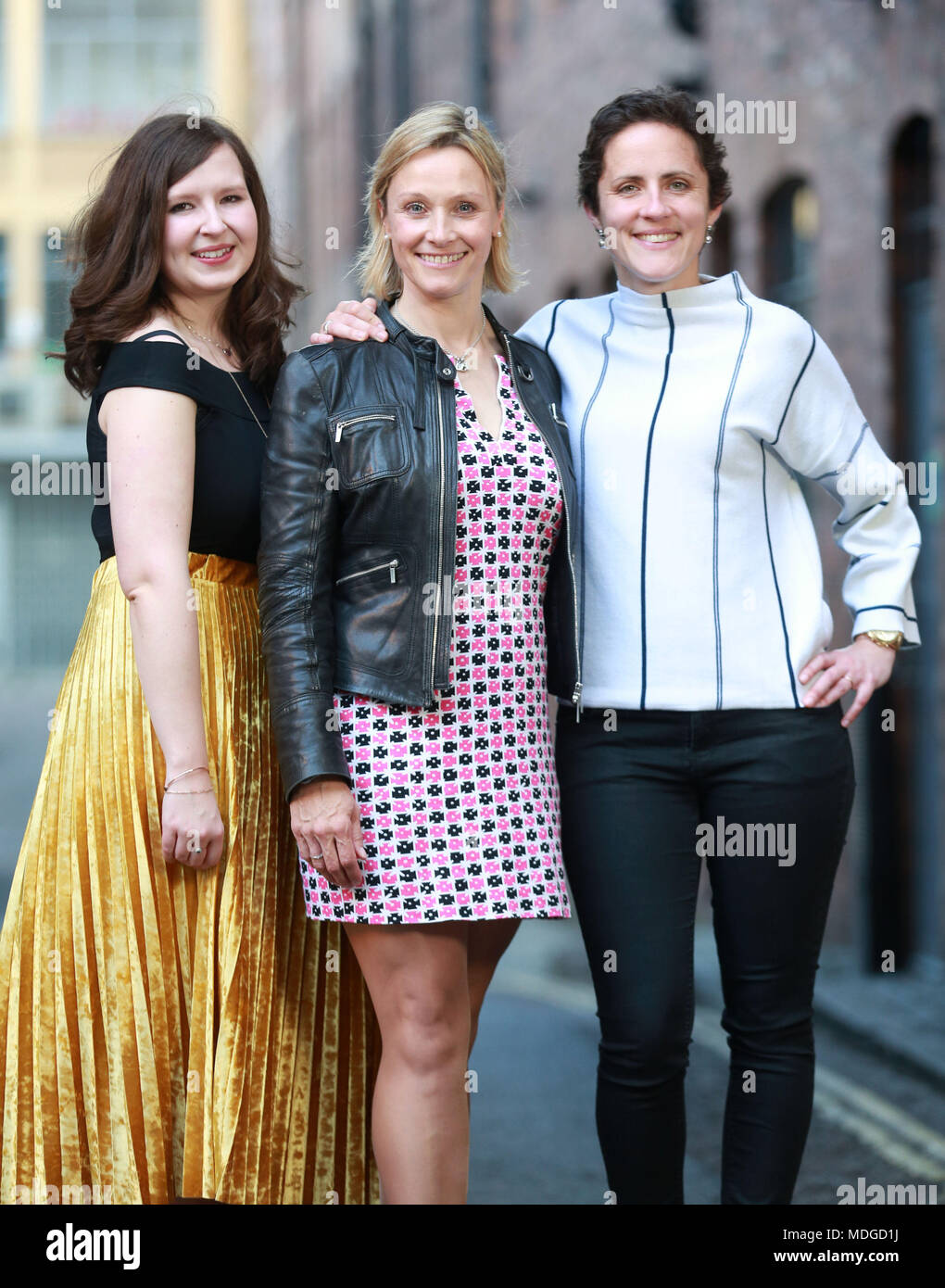 (Da sinistra a destra) presentatori Racheal Hogg, Vicki Butler-Henderson ed Erin Baker al lancio della proiezione del Soho Hotel London 'The REV Test', la prima serie di test e recensioni di auto frontale per tutte le donne del Regno Unito, in onda sul canale ufficiale YouTube di Auto Trader da venerdì 20 aprile. Foto Stock