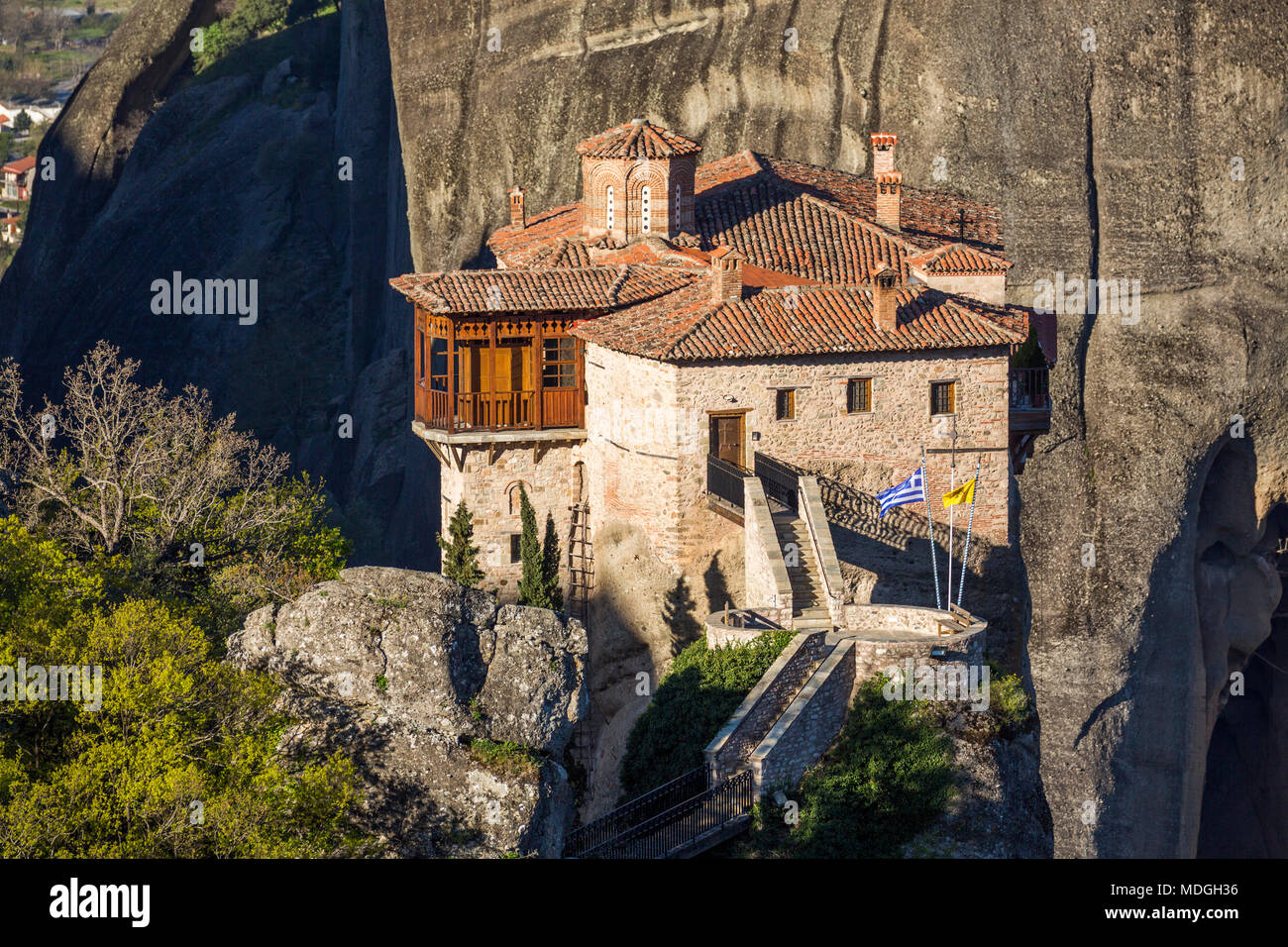 Vista ravvicinata del Monastero di Rousanou in Meteora, Grecia Foto Stock