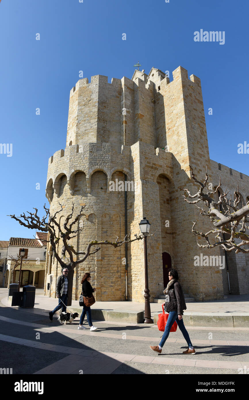 La Chiesa del pellegrinaggio a Saintes-Maries-de-la-Mer in Camargue Francia Foto Stock