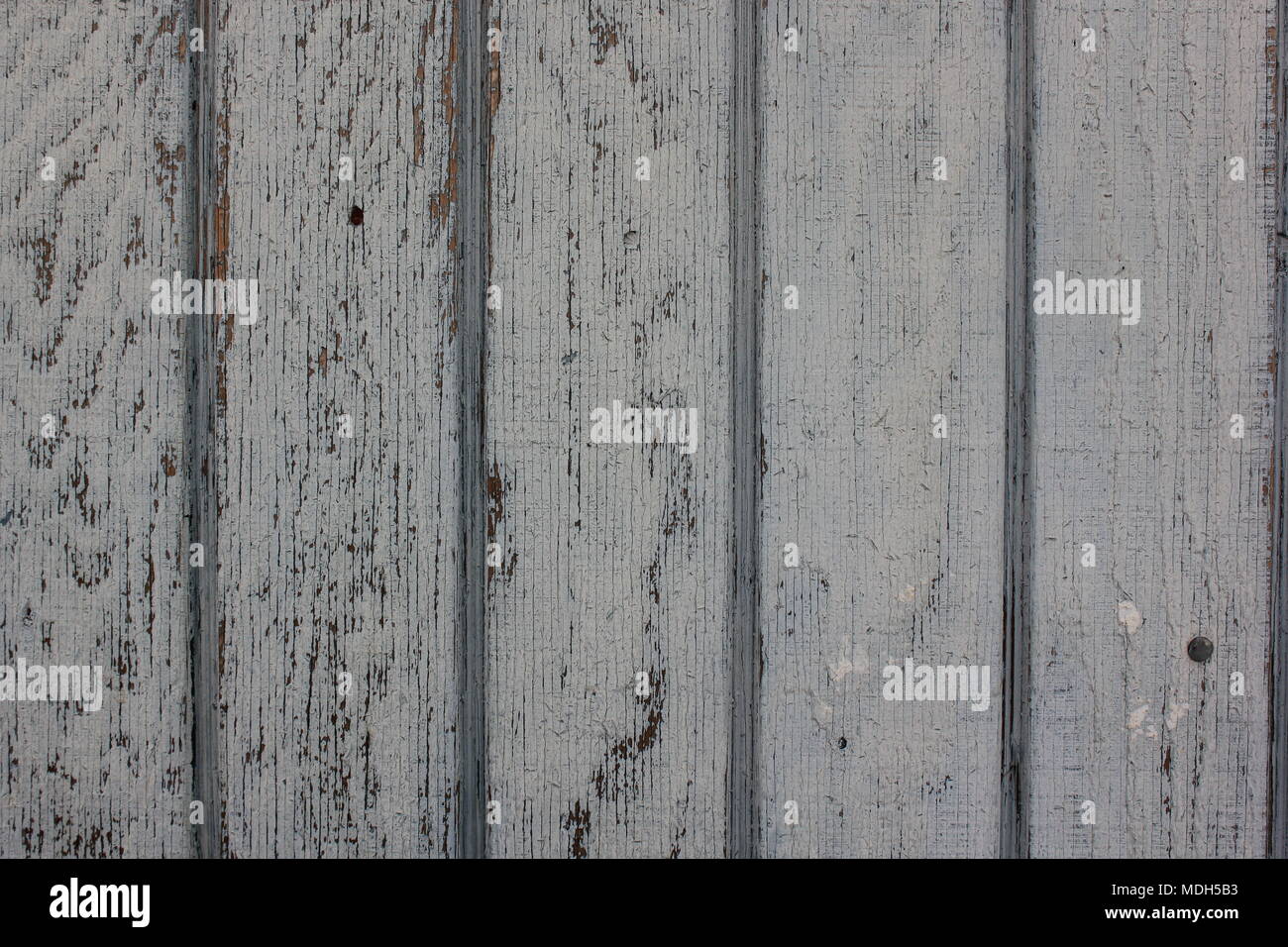 Outdoor legno verticale giro schierata dipinte in grigio blu. Foto Stock