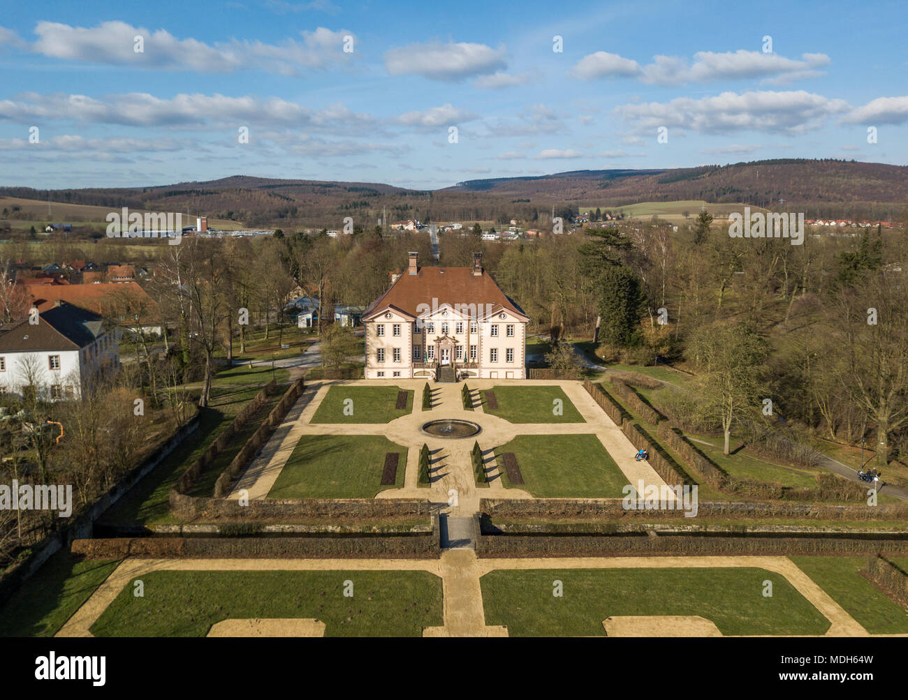Vista aerea del Palazzo Schieder e un giardino barocco in Renania settentrionale-Vestfalia, Germania Foto Stock