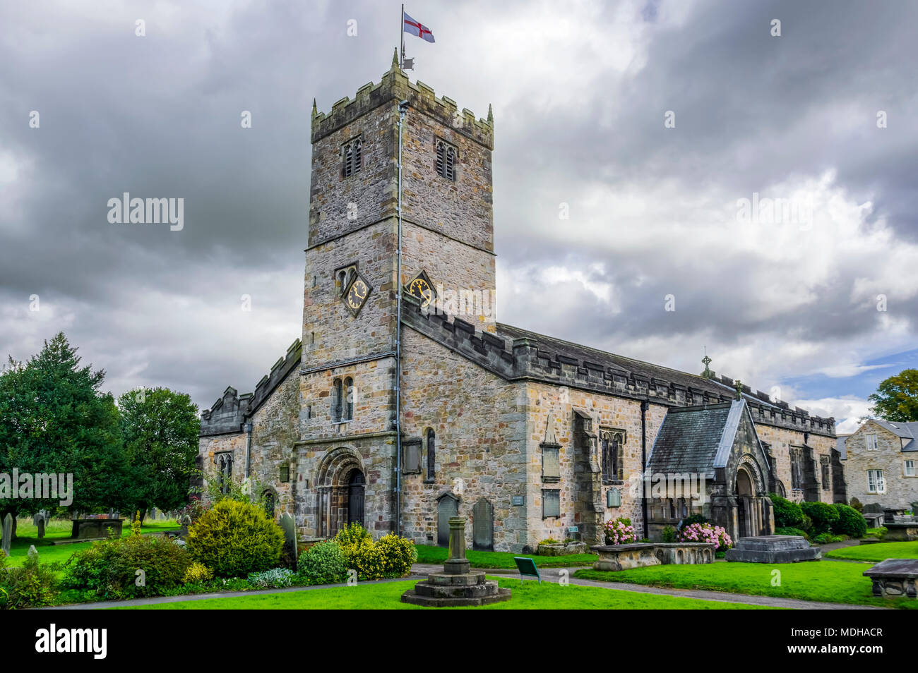 Chiesa di Santa Maria, contenente l'architettura normanno risalente al XII secolo; Kirkby Lonsdale, Cumbria, Inghilterra Foto Stock