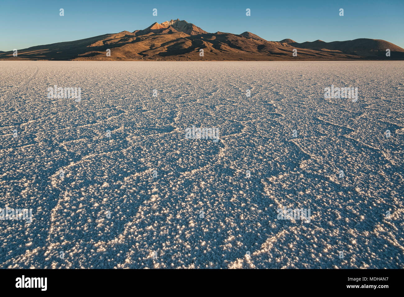 Il mondo la più grande distesa di sale, Salar de Uyuni in Bolivia, fotografati a sunrise - America del Sud Foto Stock