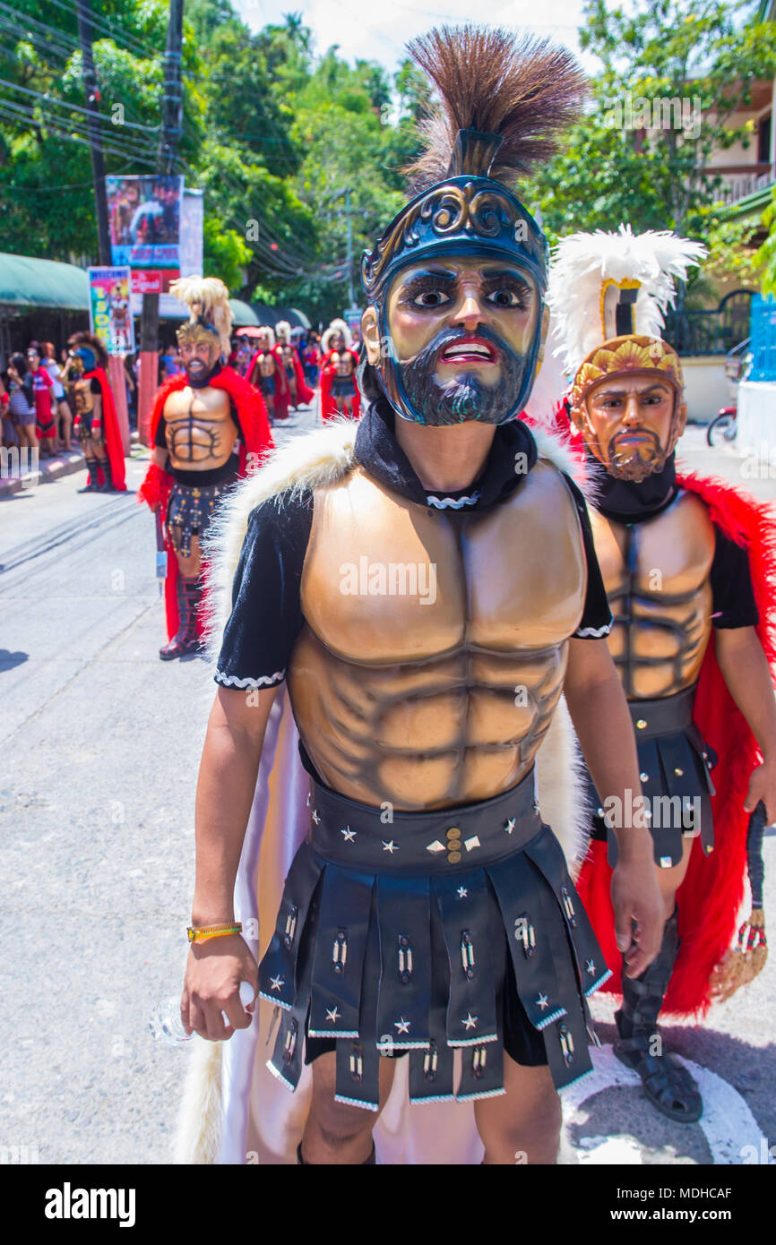Partecipanti al festival di Moriones nell'isola di Marinduque BOAC nelle Filippine. Foto Stock