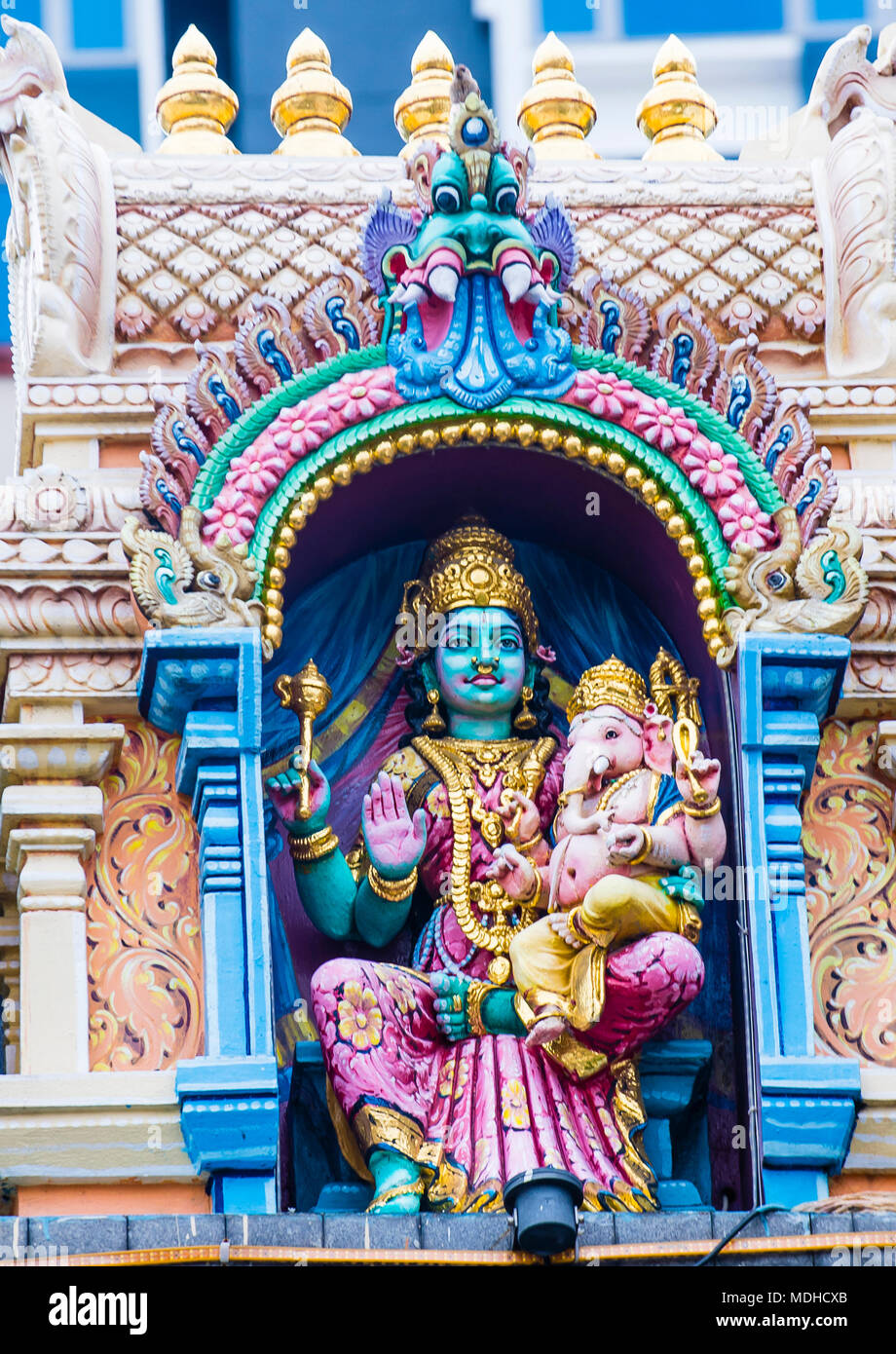 Statua in Sri Veeramakaliamman tempio in Little India, Singapore Foto Stock