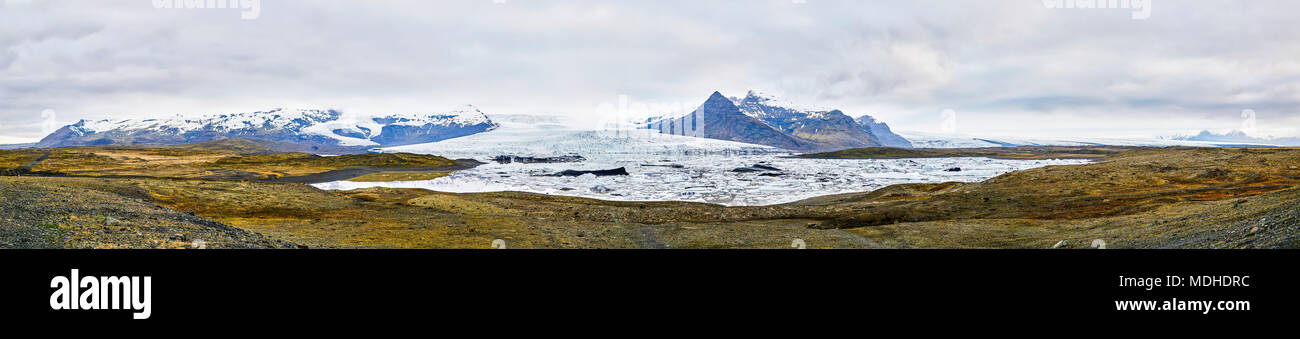 Jokulsarlon, un ghiacciaio lago alimentato al magic ora, Vatnajokull Parco Nazionale; Islanda Foto Stock