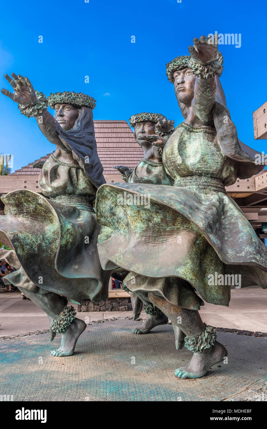 Hula Kahiko donne statue ballerino accolgono i visitatori all'Aeroporto Internazionale di Kona, isola di Hawaii, U Foto Stock
