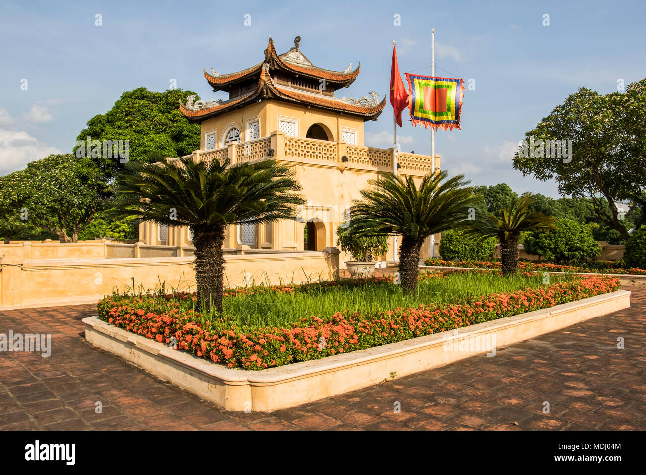 Doan Mon, il cancello principale per il sontuoso complesso di più tardi le imperatori nel settore centrale della cittadella imperiale di Thang Long, Hanoi, Vietnam Foto Stock