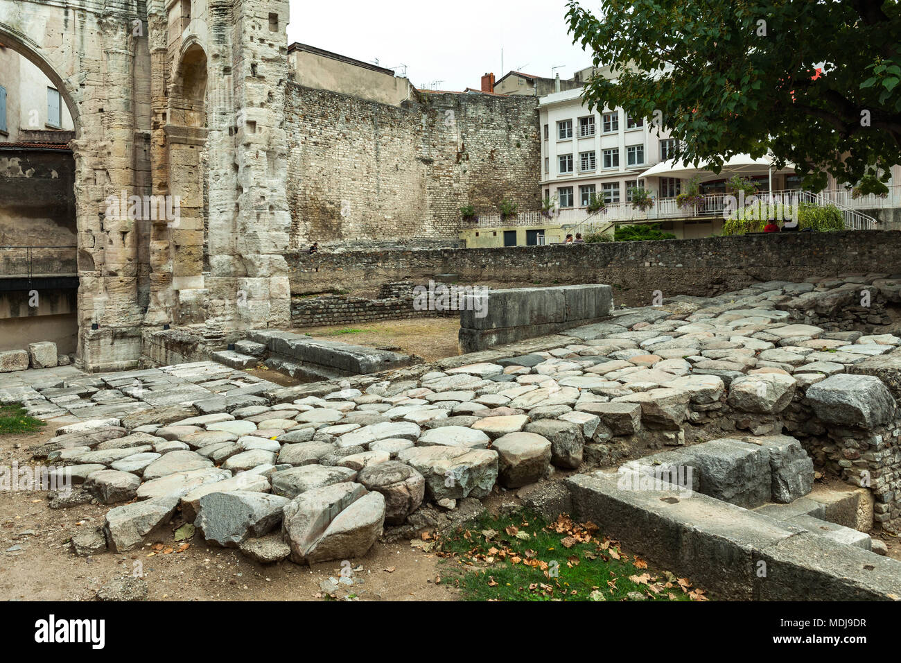Vienne. Giardino delle rovine di Cybele, strada romana Foto Stock