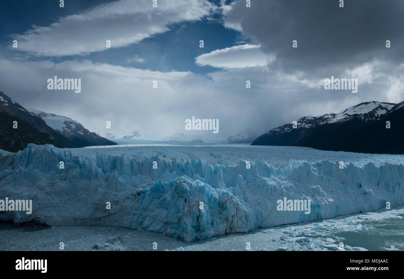 Ghiacciaio Perito Moreno, parco nazionale Los Glaciares, Santa Cruz provincia, Argentina, parte del mondo la seconda più grande extrapolar contiguo campo di ghiaccio Foto Stock