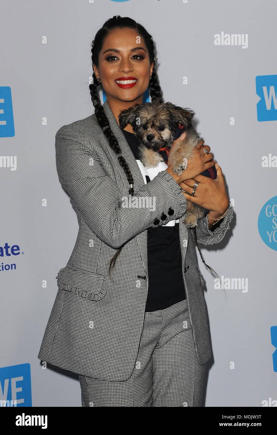 Lilly Singh presso gli arrivi per noi giorno California, il Forum, Los Angeles, CA 19 aprile 2018. Foto di: Elizabeth Goodenough/Everett Collection Foto Stock
