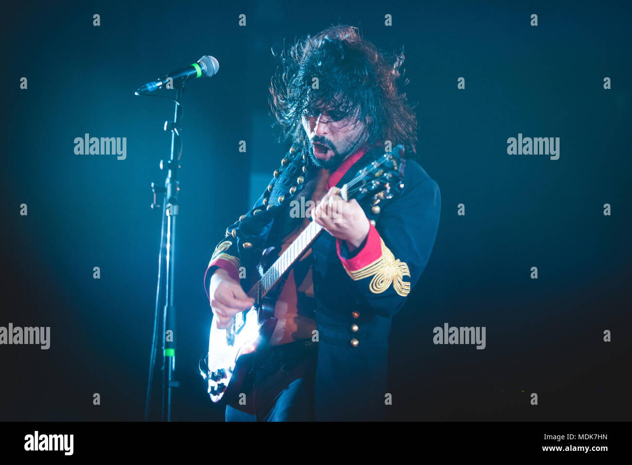 Venaria, Italia, 2018 Aprile 19th: l'Italiano band alternative rock 'I Ministri' esecuzione dal vivo sul palco del Teatro della Concordia a Venaria, vicino a Torino, per loro 'fidatevi' tour concerto. Foto: Alessandro Bosio/Alamy Live News Foto Stock