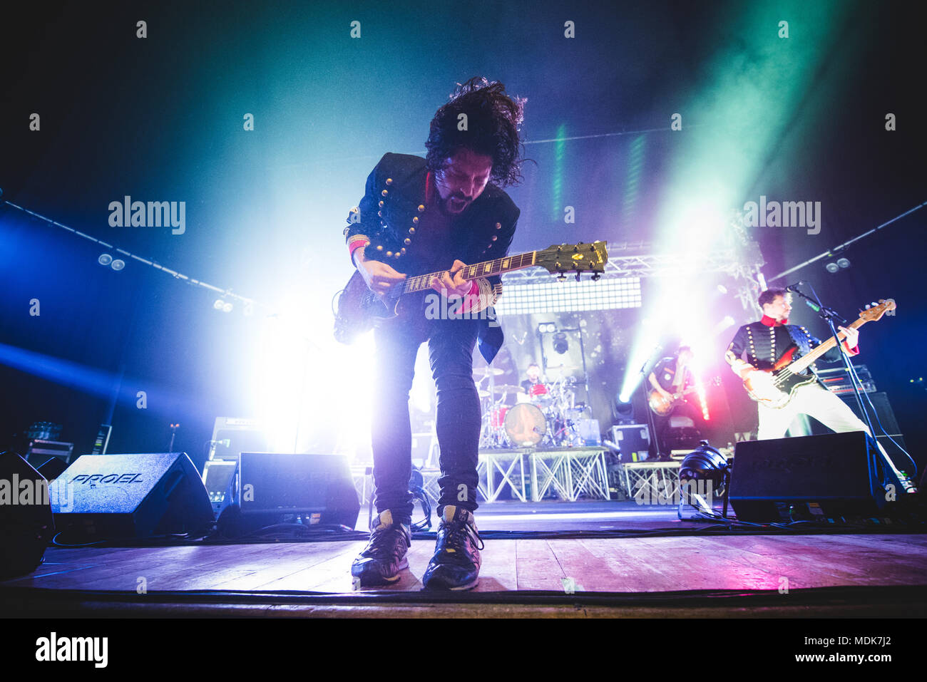 Venaria, Italia, 2018 Aprile 19th: l'Italiano band alternative rock 'I Ministri' esecuzione dal vivo sul palco del Teatro della Concordia a Venaria, vicino a Torino, per loro 'fidatevi' tour concerto. Foto: Alessandro Bosio/Alamy Live News Foto Stock