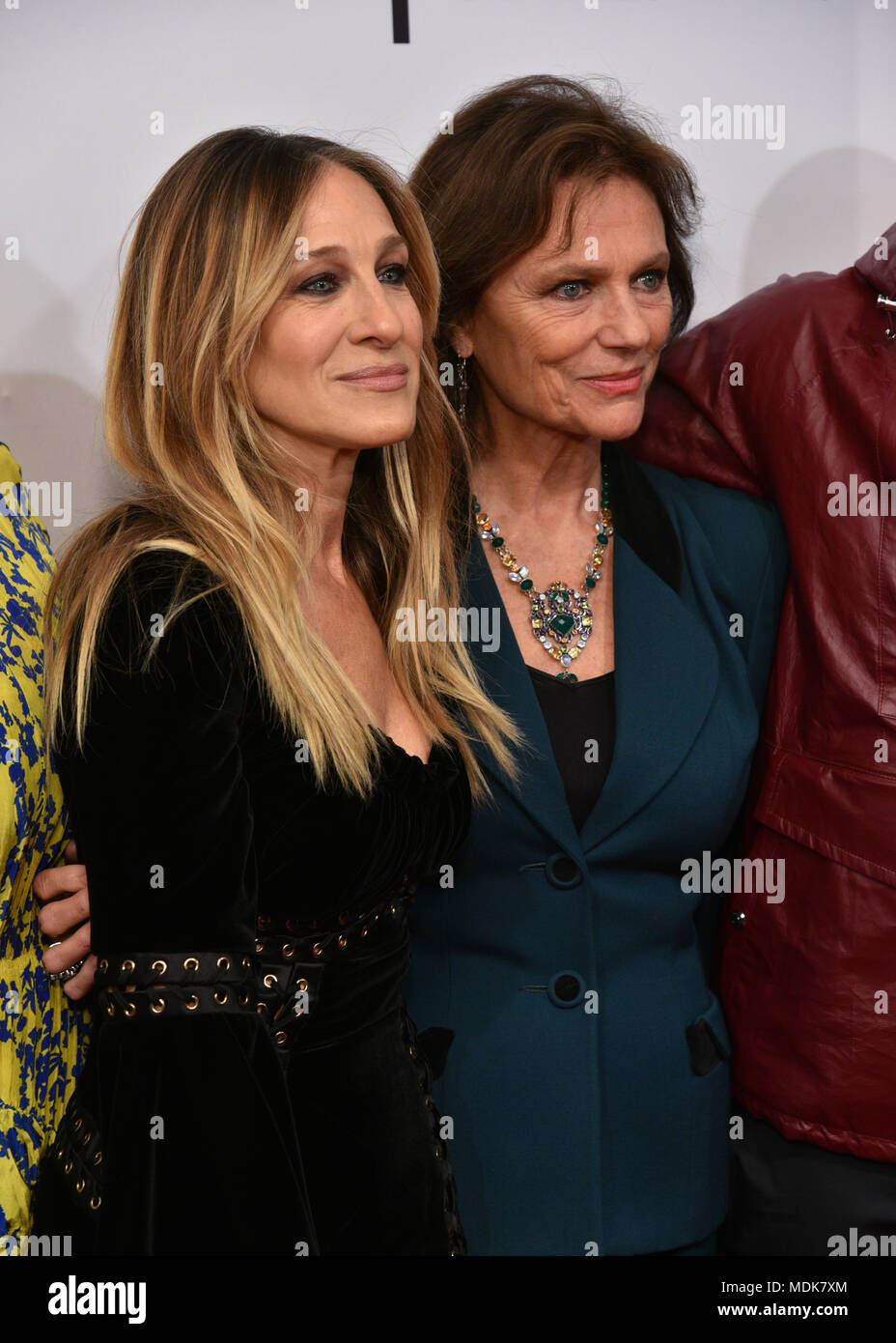 New York, Stati Uniti d'America. Il 19 aprile 2018. Sarah Jessica Parker e Jacqueline Bisset assiste un screening di 'Blu notte' durante il 2018 Tribeca Film Festival al teatro SVA on April 19, 2018 in New York City. Credito: Erik Pendzich/Alamy Live News Foto Stock