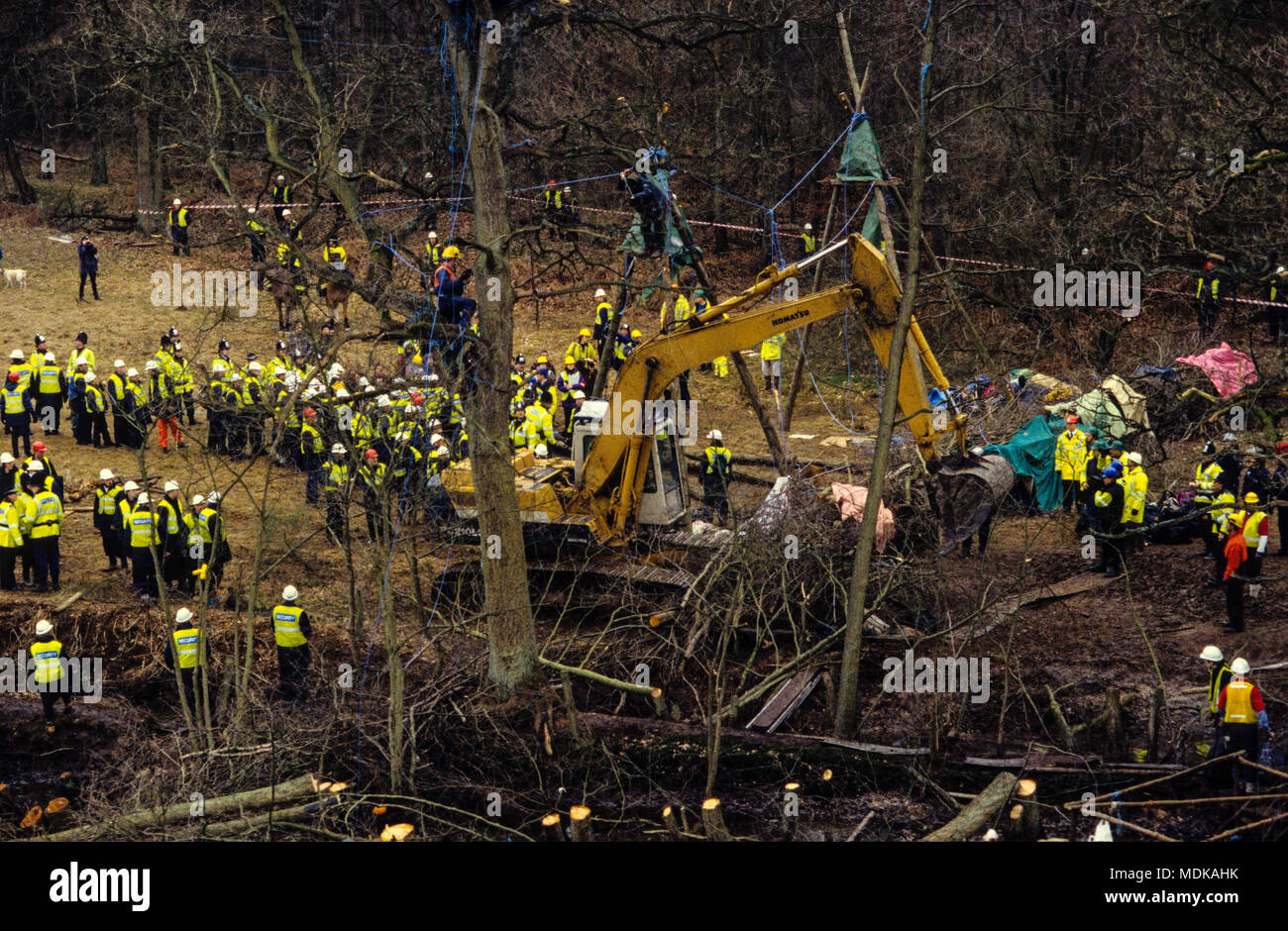 Distruzione di protesta Camp, Newbury Bypass della costruzione di strade e di manifestazioni di protesta, Newbury, Berkshire, Inghilterra, Regno Unito,GB. Foto Stock