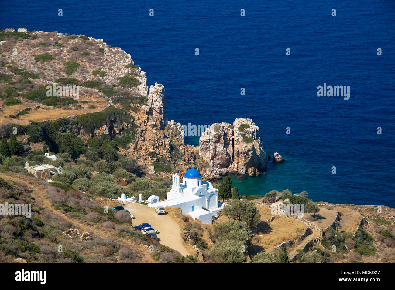 Vista bellissima chiesa si trova a Poulati, Sifnos, Grecia Foto Stock