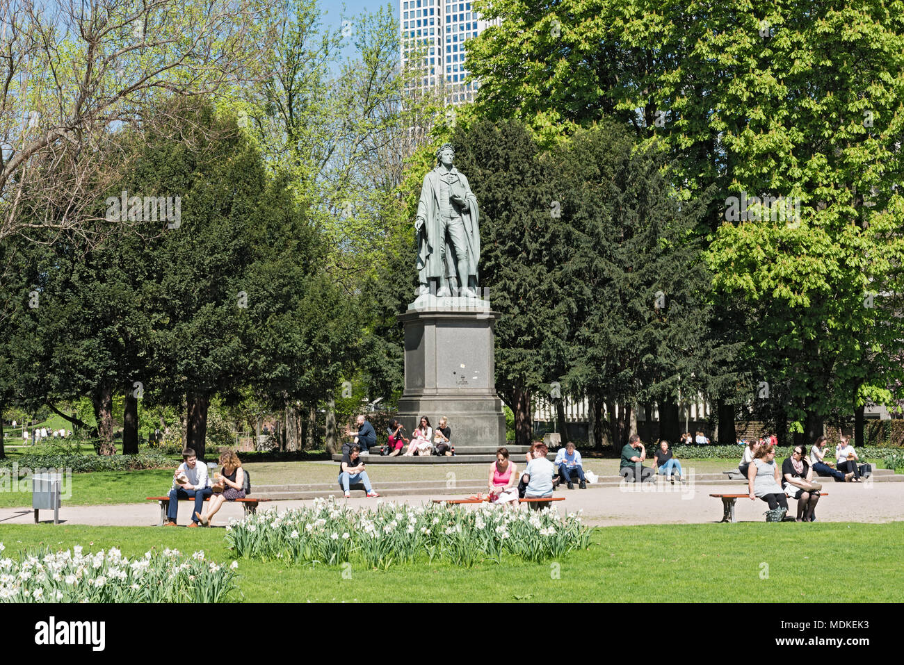 Il monumento a Schiller nella fermata Taunusanlage, Francoforte, Germania Foto Stock