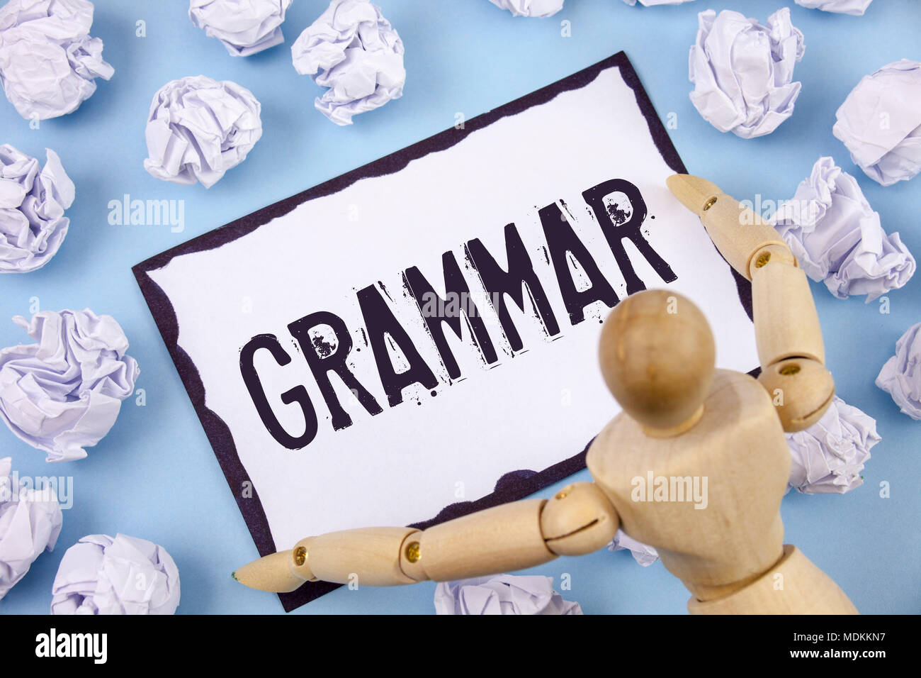 Scrittura testo scrittura grammatica. Concetto di sistema di significato e la struttura di una lingua corretta scrittura corretta regole scritte nota adesiva carta entro il Pap Foto Stock