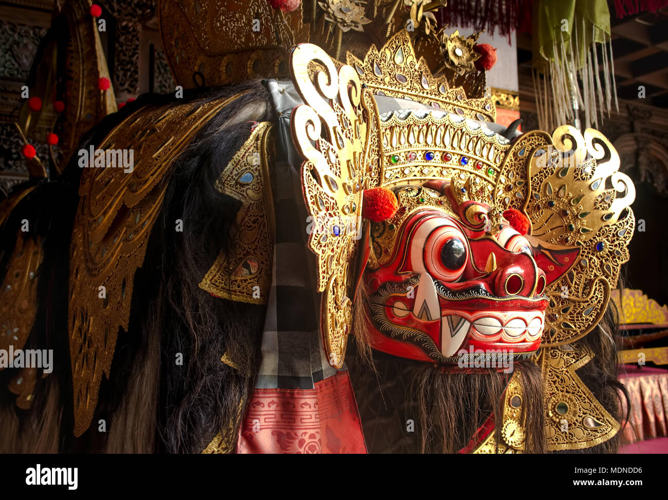 Tradizionale maschera Barong in Bali Indonesia utilizzato nella performance di danza o cerimonia religiosa Foto Stock