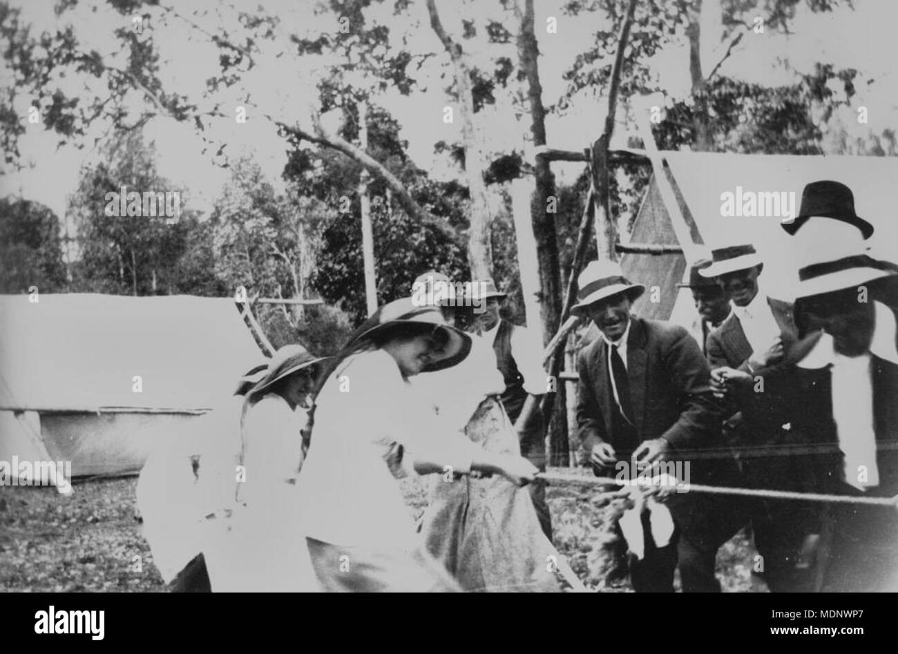 Rimorchiatore di guerra durante la giornata della pace celebrazione picnic a Foto Stock