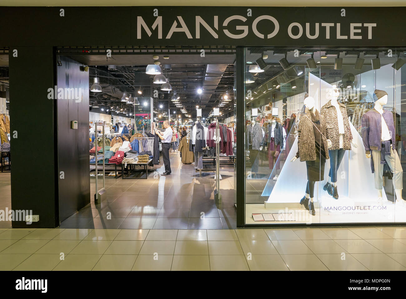 Mango outlet immagini e fotografie stock ad alta risoluzione - Alamy