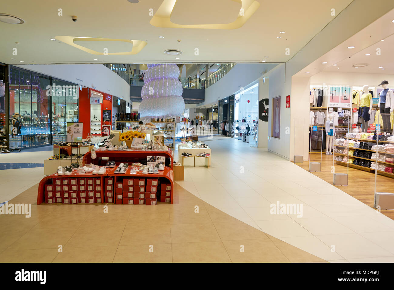BUSAN, COREA DEL SUD - 25 Maggio 2017: all'interno di Lotte Mall in Busan. Foto Stock