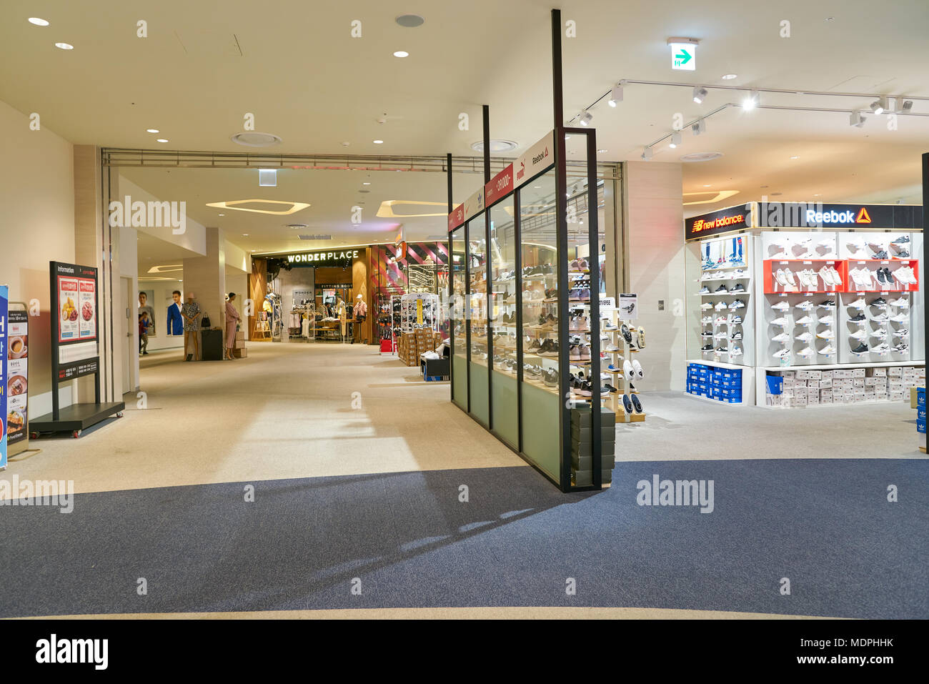 BUSAN, COREA DEL SUD - 25 Maggio 2017: all'interno di Lotte Mall in Busan. Foto Stock