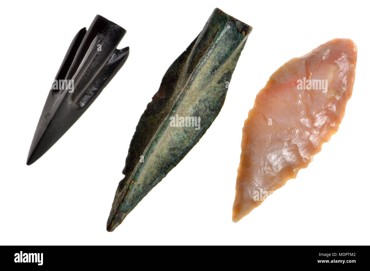 Arrowhead sviluppo. Neolitico (a destra - la pietra focaia), antico romano (centro -In bronzo) e Scita (sinistra - bronzo, c600-300BC) Foto Stock