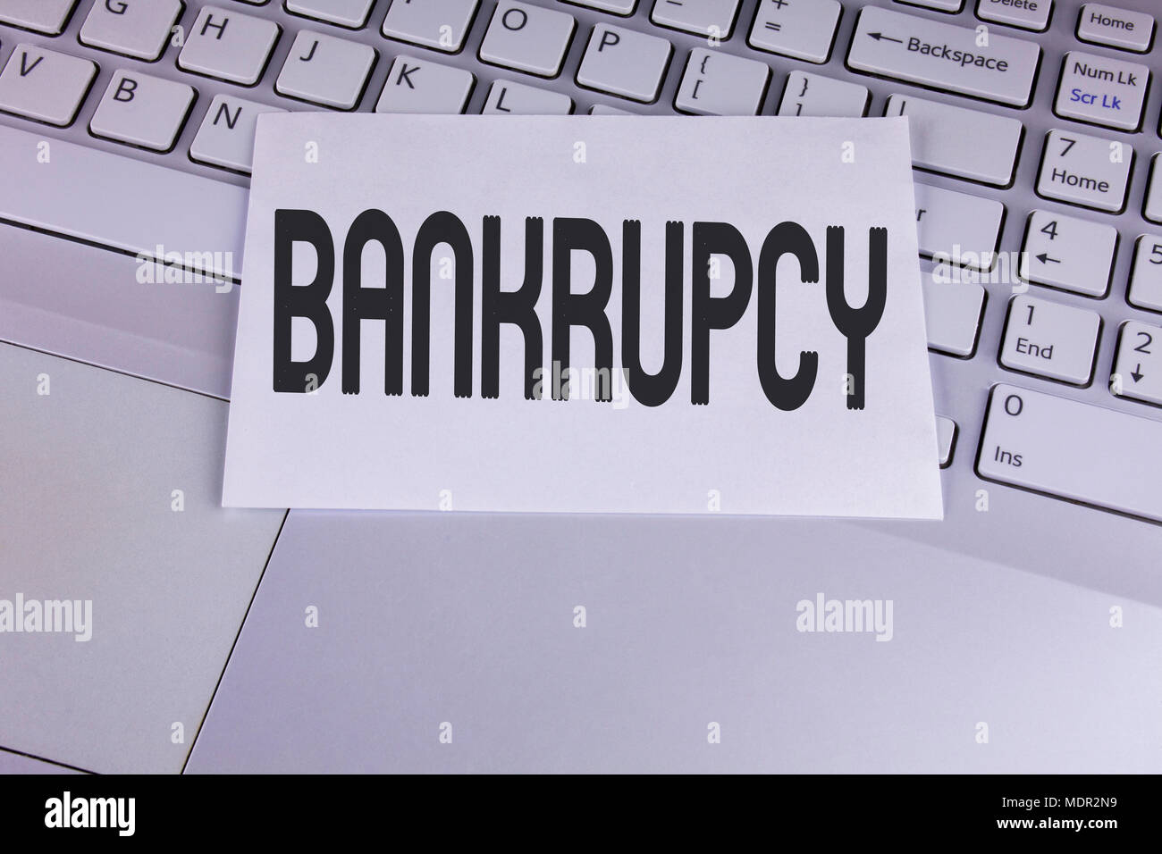 Conceptual la scrittura a mano che mostra fallimentare. Business photo presentazione azienda sotto la crisi finanziaria fallisce con una diminuzione delle vendite scritto White S Foto Stock