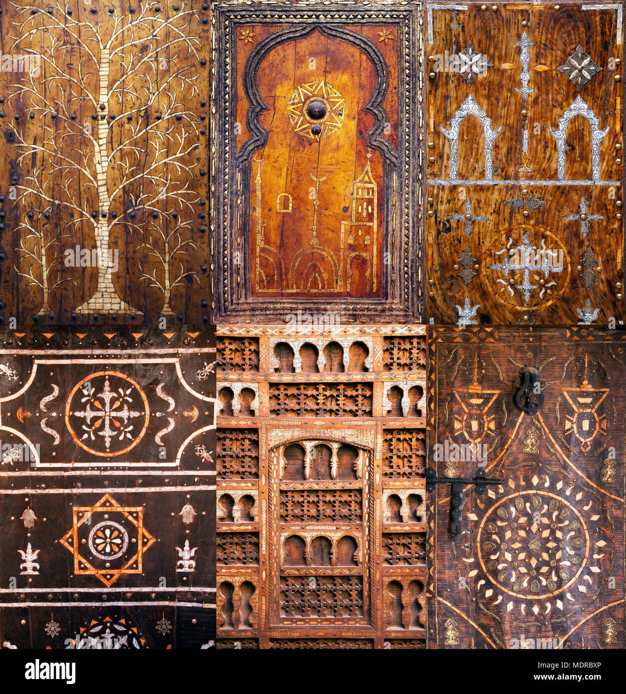 Montaggio delle antiche porte marocchino Foto Stock