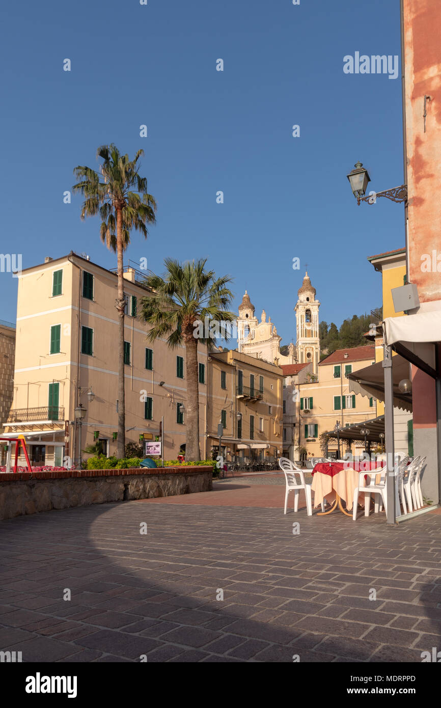 Riviera Italiana, Laigueglia. Famosa destinazione turistica nella regione Liguria Foto Stock