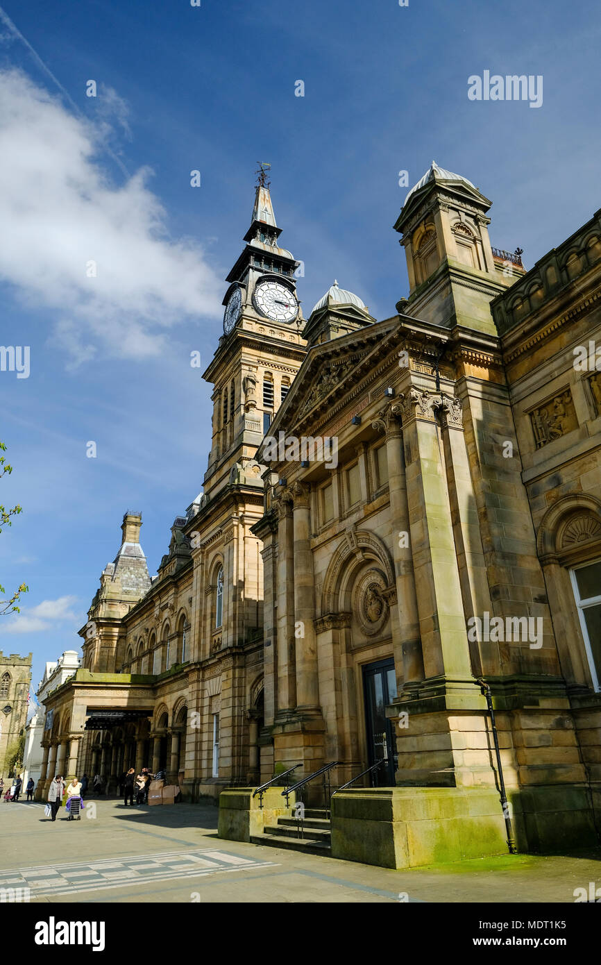 La Atkinson Art Gallery e la libreria nel centro di Southport Foto Stock