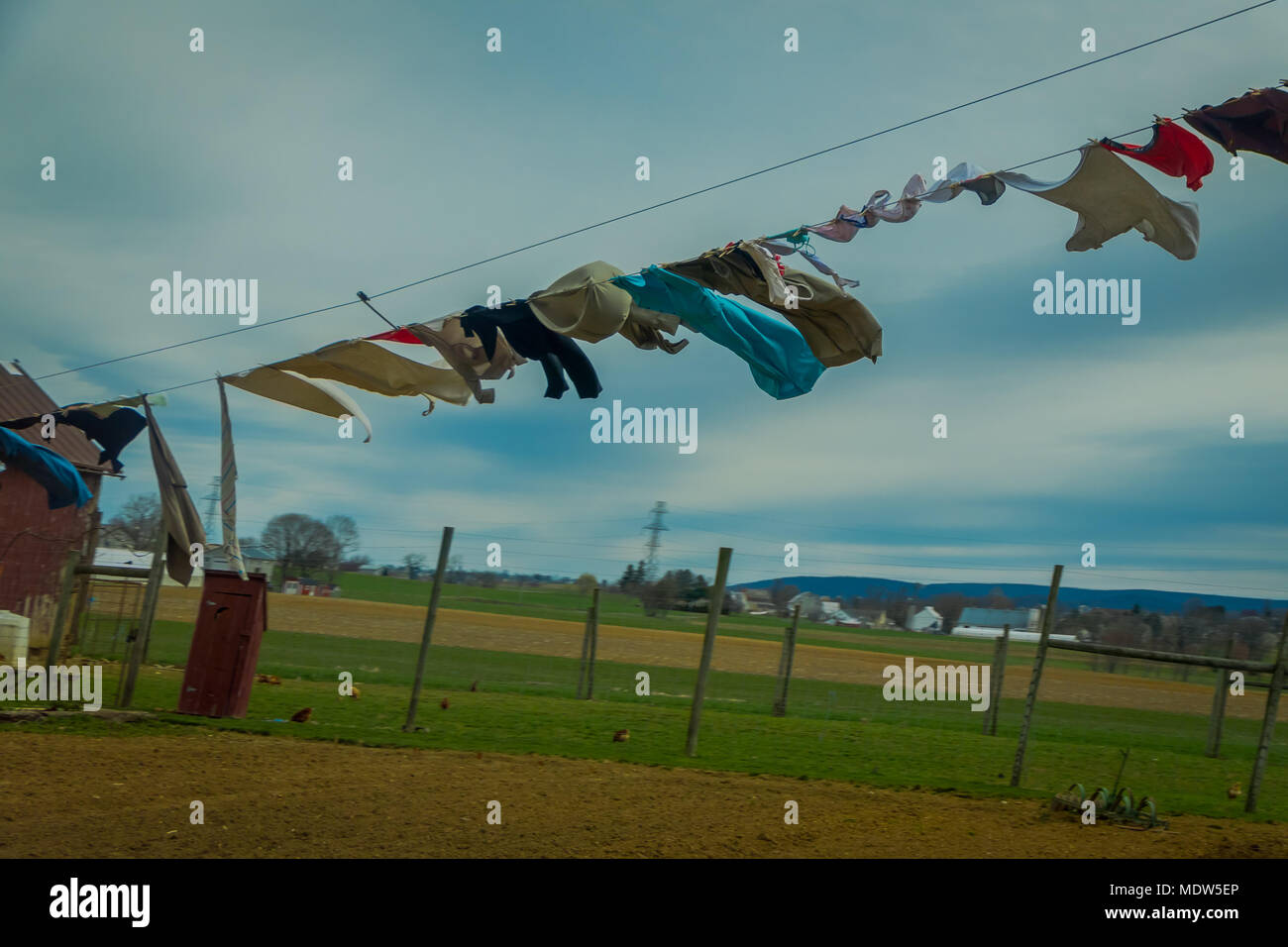 Vista dei vestiti degli Amish Servizio lavanderia, essiccare al sole ed aria in Lancaster Foto Stock